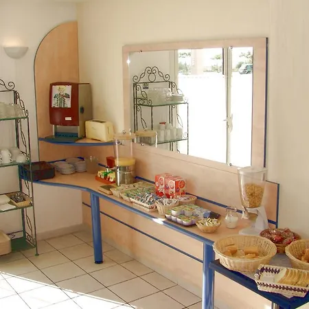 Hotel Brit Clermont-lʼhérault 2*