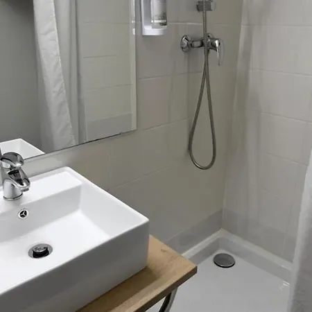 Brit Clermont-lʼhérault Hotel